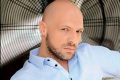 O Νίκος Μουτσινάς φεύγει από το «Δέστε τους»;