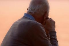 Φθιώτιδα: Ο ένας κρατούσε και άλλος χτυπούσε τον 90χρονο παππού!