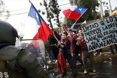 Συγκρούσεις φοιτητών με αστυνομικούς στη Χιλή