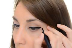 Υγρό eyeliner: Εύκολοι τρόποι εφαρμογής