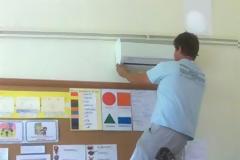 Ένας απλός πολίτης χάρισε στα παιδάκια το χαμόγελο που... δε μπορούσε να προσφέρει η πολιτεία