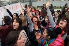 Τρεις απορίες για μια πορεία...