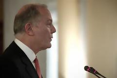 'Υφεση 4,6% και ανεργία 28% για το 2013 προβλέπει η ΤτΕ