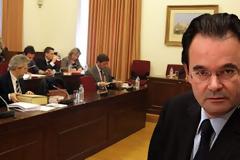 Πάνω από 60 βουλευτές υπογράφουν τη διεύρυνση του κατηγορητηρίου κατά Παπακωνσταντίνου