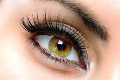 Φροντίστε τις βλεφαρίδες σας