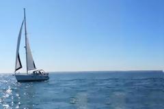 Ακυβέρνητο ιστιοφόρο στη Νάξο