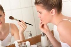 Μακιγιάζ που «αφαιρεί» χρόνια