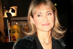 Μάρα Ζαχαρέα παρουσιάστρια, Νίκος Χατζηνικολάου σχολιαστής στο κεντρικό δελτίο του Star