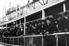 Στρατιές για μετανάστευση...