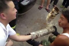 Το μωρό που βρέθηκε σε αποχέτευση στην Κίνα δόθηκε στην μητέρα του