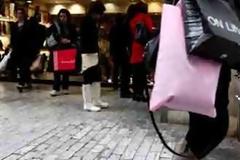 Aνοιχτά τις Κυριακές τα καταστήματα κάτω των 250 τετραγωνικών και 4 εκπτωτικές περίοδοι