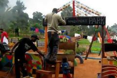 Ουγκάντα: Μια παιδική χαρά από σκουπίδια κι ανακυκλώσιμα υλικά