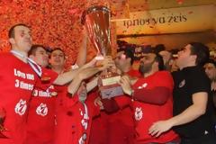 ΣΥΓΧΑΡΗΤΗΡΙΑ ΣΤΟΝ ΕΡΑΣΙΤΕΧΝΗ ΟΛΥΜΠΙΑΚΟ ΑΠΟ... ΥΠΕΡΗΦΑΝΟ ΧΟΡΗΓΟ!