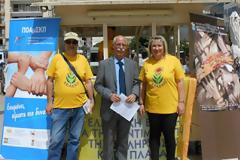 Πάτρα: Εθελοντές διαμοίρασαν έντυπο υλικό για τη Σκλήρυνση Κατά Πλάκας στην πλ. Γεωργίου