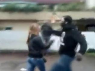 Φωτογραφία για ΣΟΚ στη Γαλλία! Δείτε βίντεο μεταναστών που χτυπούν Γαλλίδα [video]