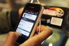 «Ξοδεύουμε» μία ώρα την ημέρα στο «έξυπνο» κινητό τηλέφωνο