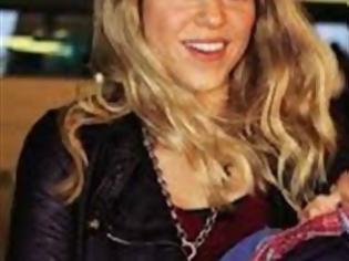 Φωτογραφία για Η Shakira δήλωσε πως θα θηλάζει τον γιο της μέχρι να πάει Πανεπιστήμιο!