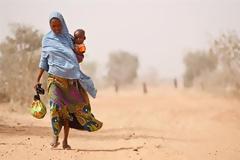 Δεκαέξι αφρικανικές χώρες μειώνουν σταθερά την ακραία φτώχεια