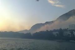 Σε εξέλιξη η πυρκαγιά στην Αιδηψό