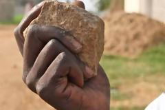 Παραμένει η εκτέλεση δια λιθοβολισμού στο Ιράν