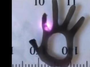 Φωτογραφία για Επιστήμονες κατασκευάζουν χέρι από υδρογέλη που αντιδρά στο φως