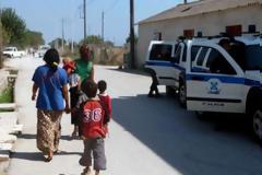 Πάτρα: Eπιχείρηση απομάκρυνσης των ρομά από τα Μποζαΐτικα - Διαμαρτύρονται έντονα οι κάτοικοι για την παρουσία τους στην περιοχή