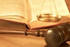 Υποχρεωτική συμ-παράσταση δικηγόρου. Ποιούς πραγματικά θα βλάψει η ενδεχόμενη κατάργησή της όποιας υποχρεωτικότητας της;