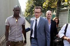 ΣΑΛΟΣ ΣΤΗΝ ΙΤΑΛΙΑ... «ΠΟΥΛΗΣΕ ΝΑΡΚΩΤΙΚΑ ΓΙΑ... ΠΛΑΚΑ Ο ΜΠΑΛΟΤΕΛΙ!»