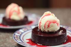 H συνταγή της ημέρας: Πανακότα σοκολάτας με παγωτό