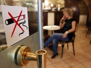 Φωτογραφία για Στα χαρτιά κινδυνεύει να μείνει ο αντικαπνιστικός νόμος
