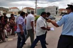 Γέμισαν το Aιτωλικό με αφίσες ρατσιστικού περιεχομένου