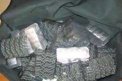 Εντοπίστηκαν 37.900 ναρκωτικά χάπια σε μάντρα με ανταλλακτικά στο Λάκκωμα