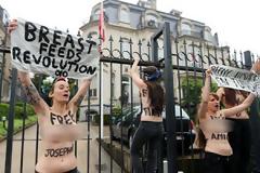 Νεαρές ακτιβίστριες δικάζονται στη Τυνησία επειδή διαμαρτυρήθηκαν γυμνόστηθες