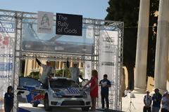 Ο Αντώνης Σαμαράς στην εκκίνηση του Ράλλυ Ακρόπολις