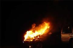 Αυτοκίνητο τυλίχτηκε στις φλόγες