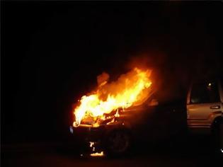 Φωτογραφία για Αυτοκίνητο τυλίχτηκε στις φλόγες