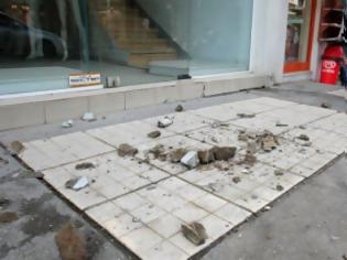 Φωτογραφία για Δεύτερο μπαλκόνι κατέρρευσε στο Ηράκλειο