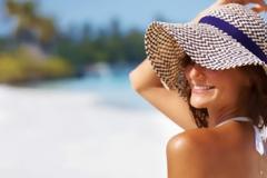 Πώς θα φτιάξεις τη διάθεσή σου το καλοκαίρι; Κάνε ηλιοθεραπεία...