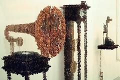 Με Κουμπιά Εξαιρετικά Εκθέματα Γλυπτών,