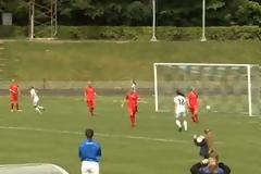 Θαυμάστε ένα απίθανο γκολ από γυναικείο πόδι!