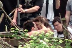 Καυτές σκηνές σεξ για την Katie Holmes σε κοινή θέα!