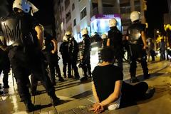 Πάνω από 1.000 οι συλλήψεις - Για 2 νεκρούς μιλά η Διεθνής Αμνηστία - Στις 2 το μεσημέρι νέο ραντεβού