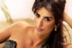 Το γηραιότερο κορίτσι Bond!