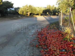 Φωτογραφία για Φιλιατρά: Γέμισε ο δρόμος ντομάτες! Από τύχη δεν σημειώθηκε ατύχημα!