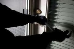 Τη μια μετά την άλλη έκανε τις κλοπές