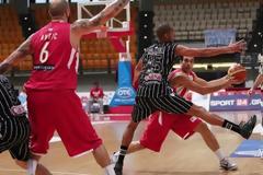 ΣΛΟΥΚΑΣ : ΤΑ ΠΑΝΤΑ ΓΙΑ ΝΑ ΤΕΛΕΙΩΣΟΥΜΕ ΤΗ ΣΕΙΡΑ ΜΕ 3-0