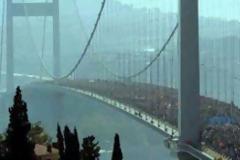 «Aπάτη» η φωτογραφία από Γέφυρα στον Βόσπορο με τους χιλιάδες διαδηλωτές