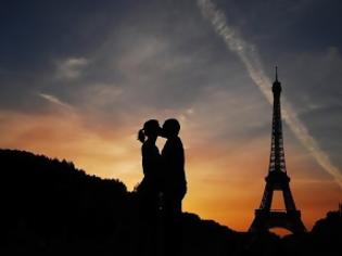 Φωτογραφία για Θέση στη γαλλική γλώσσα βρήκε το «γαλλικό φιλί»!