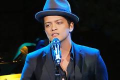 Θρηνεί για τον χαμό της μητέρας του