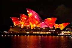 Καταπληκτικό θέαμα φωτός στην Όπερα του Σίδνεϊ!